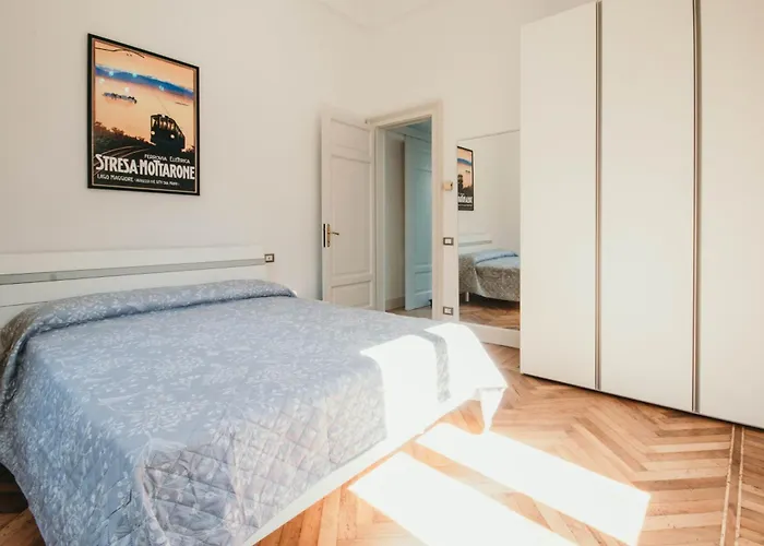 The Queen's - Candela Stresa