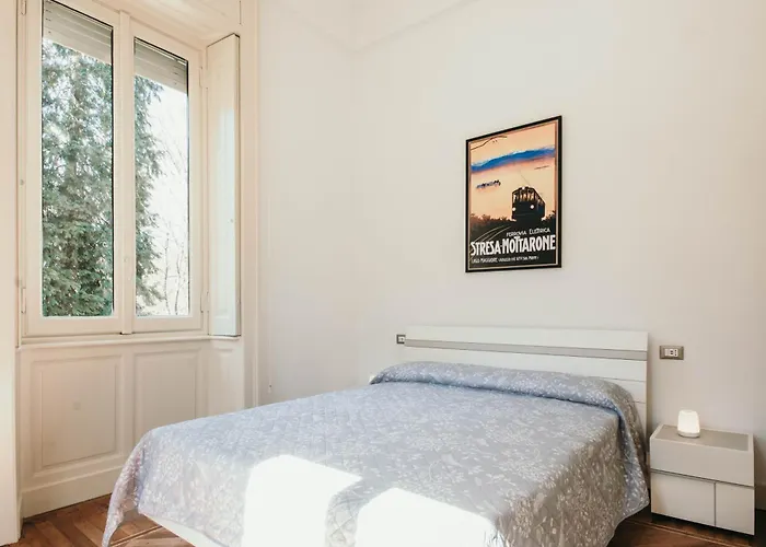 The Queen's - Candela